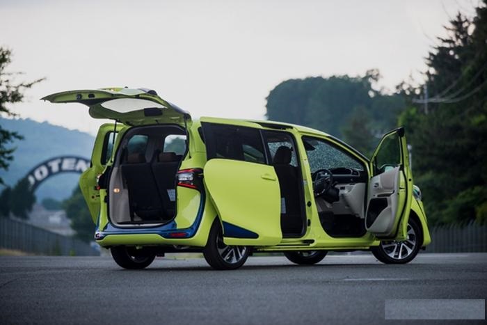 Toyota Sienta 2020 Interior Reviews Pictures