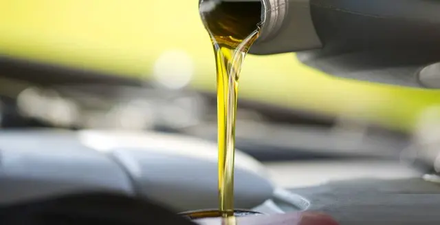 Which Engine Oil is Best in Summer Season in Pakistan