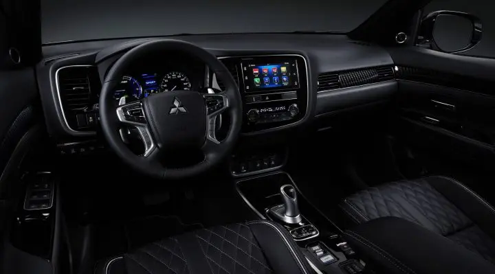 Mitsubishi Outlander interior