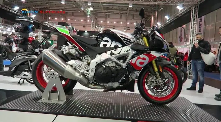 Aprilia Tuono V4 1100 new pictures