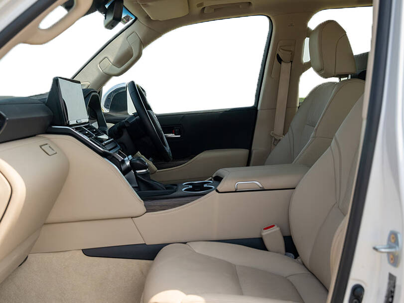 LC 300 Price Interior