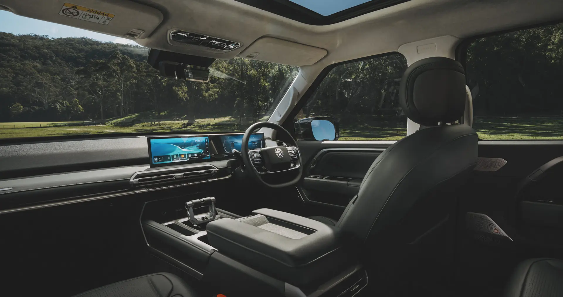 MG U9 interior
